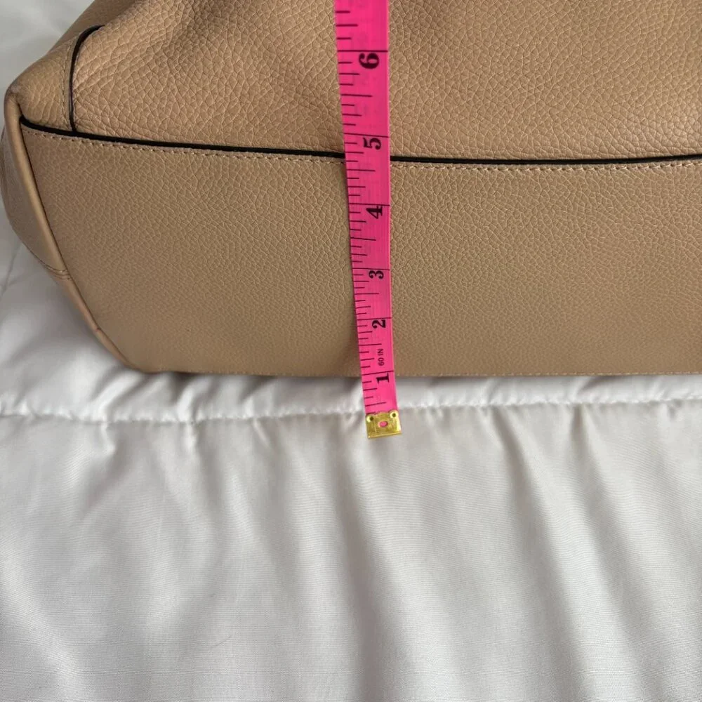 Coach Edie Pebbled Leather Shoulder Bag Tan Taupe Turnlock Gold Hardware Chic